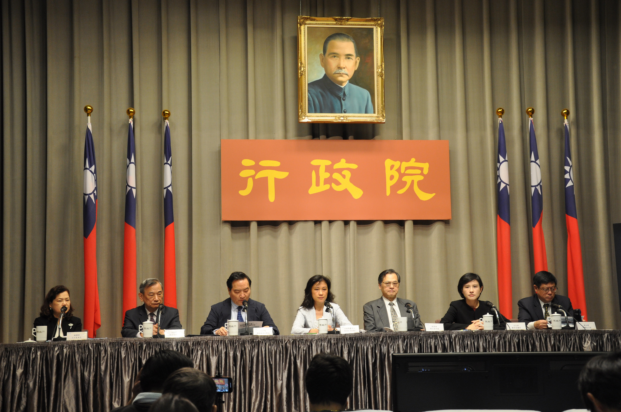 行政院院會後記者會,發言人Kolas Yotaka、陸委會主委陳明通、文化部長鄭麗君、環保署長張子敬等人出席。孫文臨攝