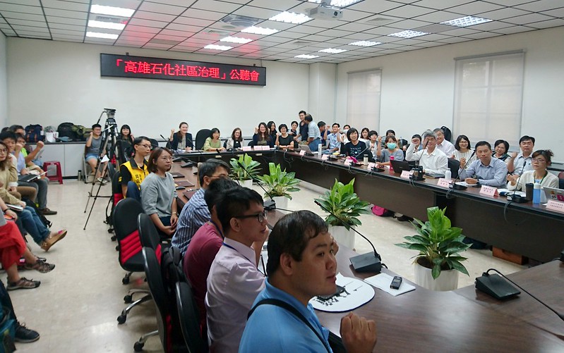 大社居民和民代參與公聽會,探討石化高風險社區的治理和社區知情權。攝影:李育琴。