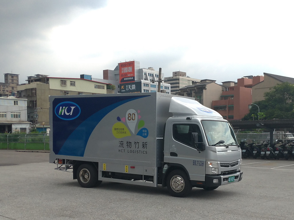 新竹物流宣布汰換200台6.5噸柴油貨車,旗下一、二期貨車全數退場。孫文臨攝