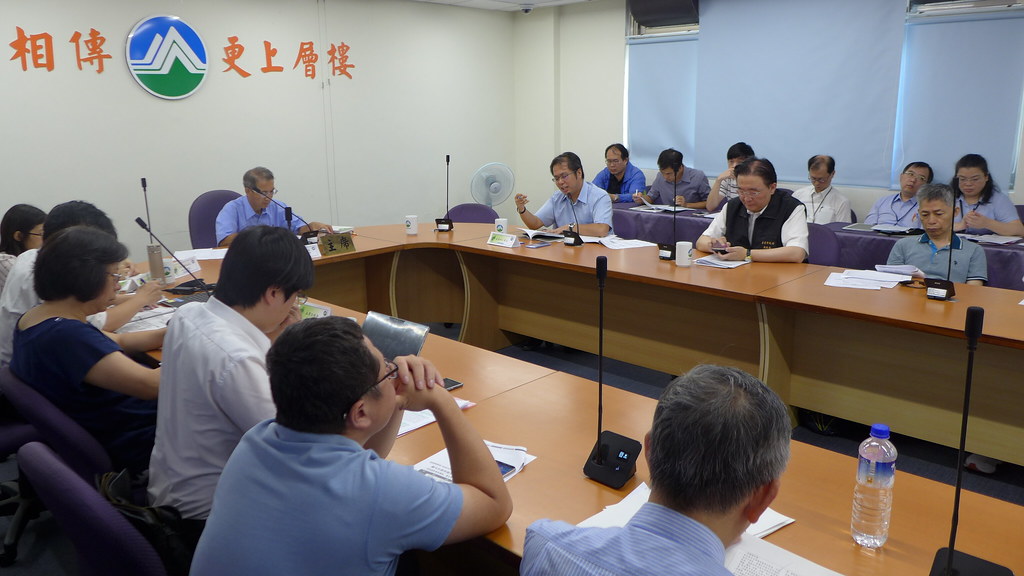 環保署今(19日)舉行《三級防制區既存固定污染源應削減污染物排放量準則》草案公聽會，台北市環保局長劉銘龍出席表達支持。孫文臨攝