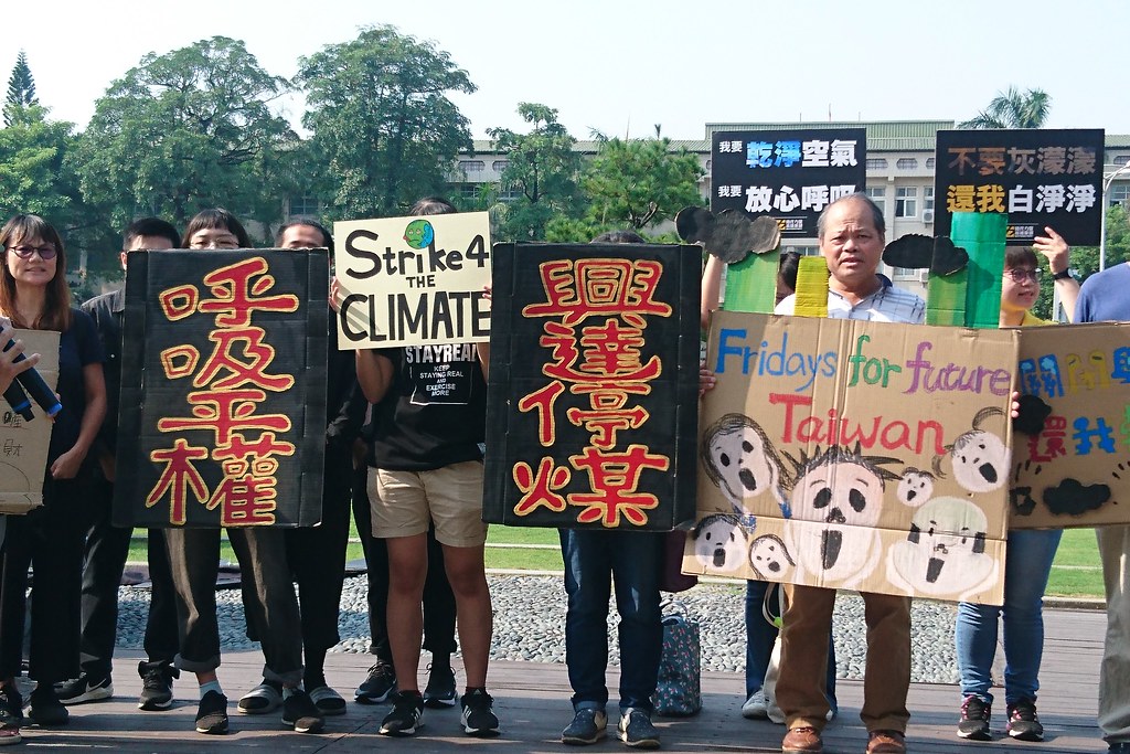 學生和公民團體站出來要求政府關注氣候問題。攝影：李育琴